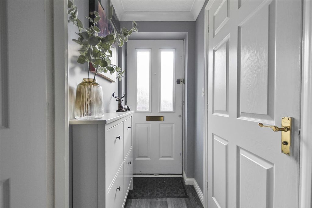 Property photo 2 of 24 Hallway