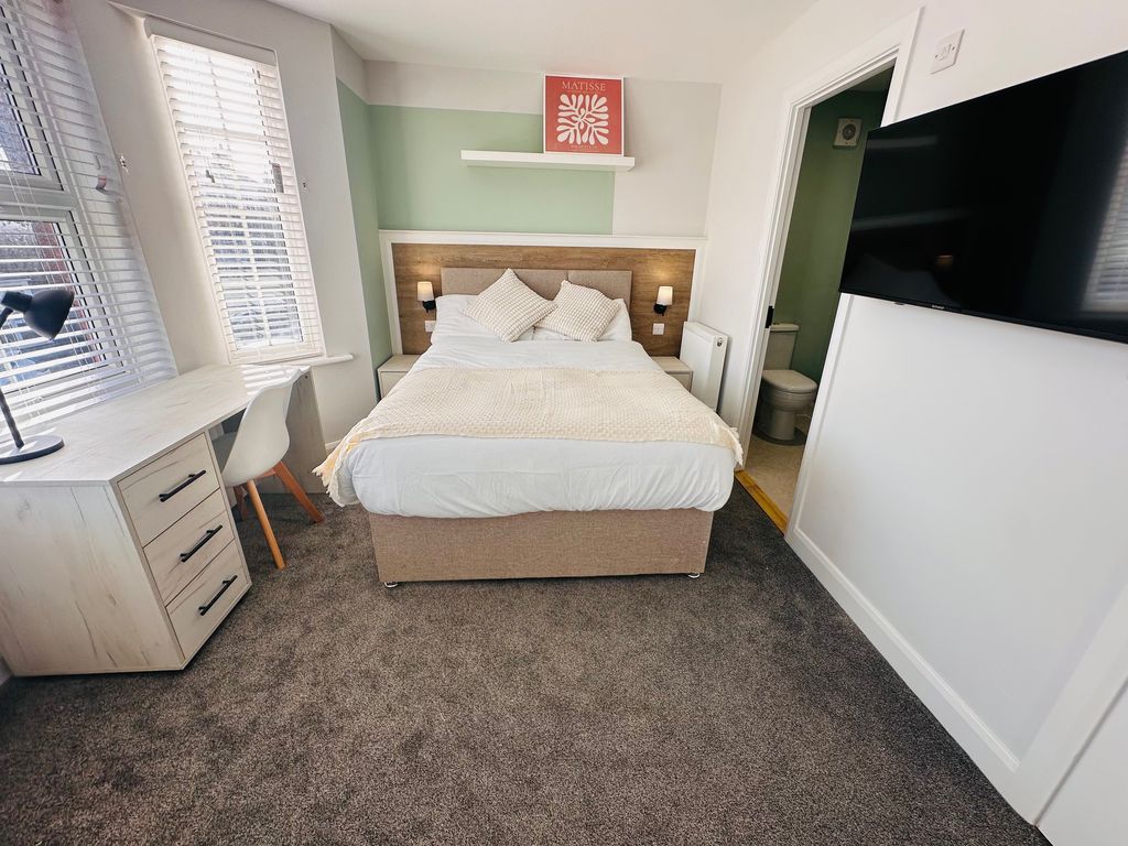 Property photo 1 of 18 Image