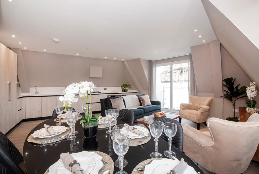 Property photo 1 of 10 Luxury 3 Bed 3 Bath Purpose Built Apartment