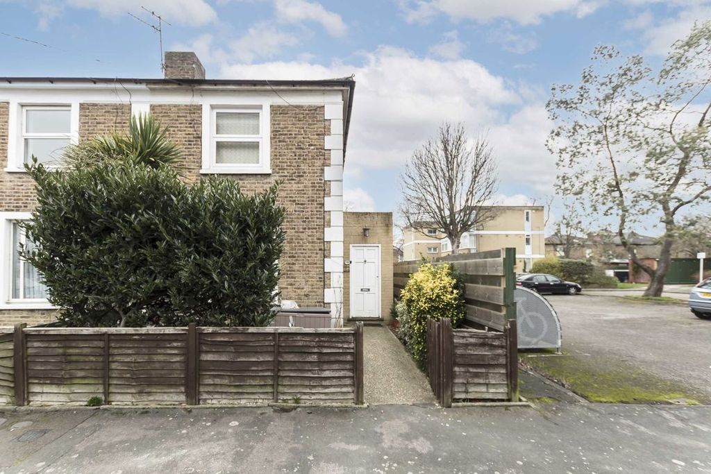 Property photo 1 of 3