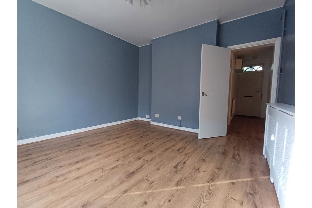 Property photo 3 of 15 Living Room