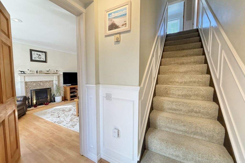 Property photo 3 of 19 Hallway