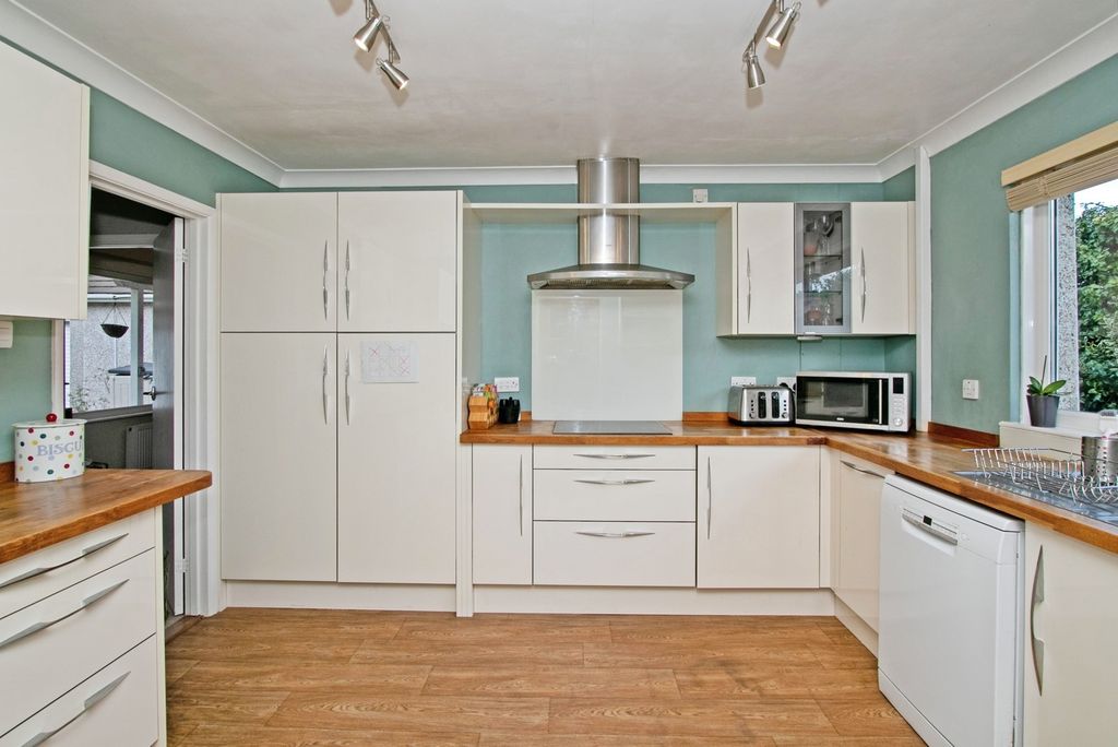 Property photo 3 of 15 Kitchen