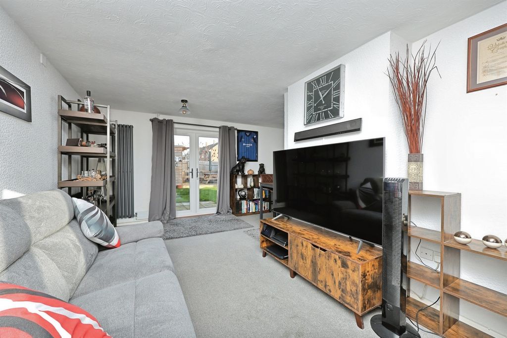 Property photo 2 of 28