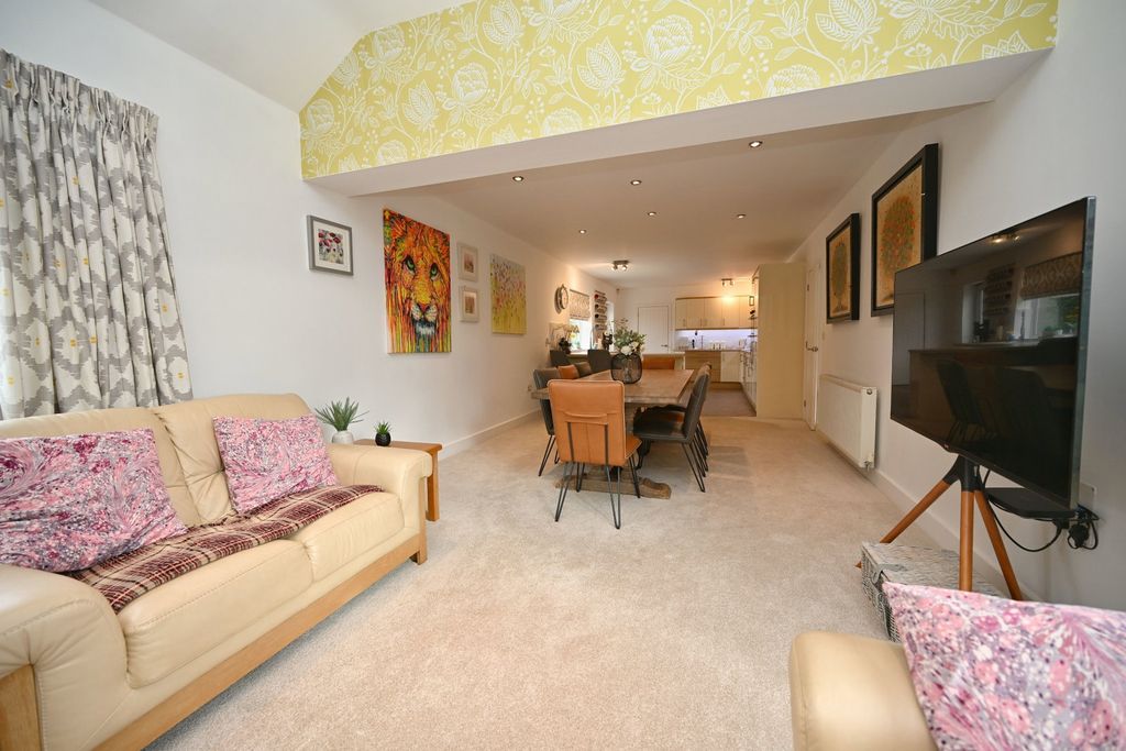Property photo 2 of 37