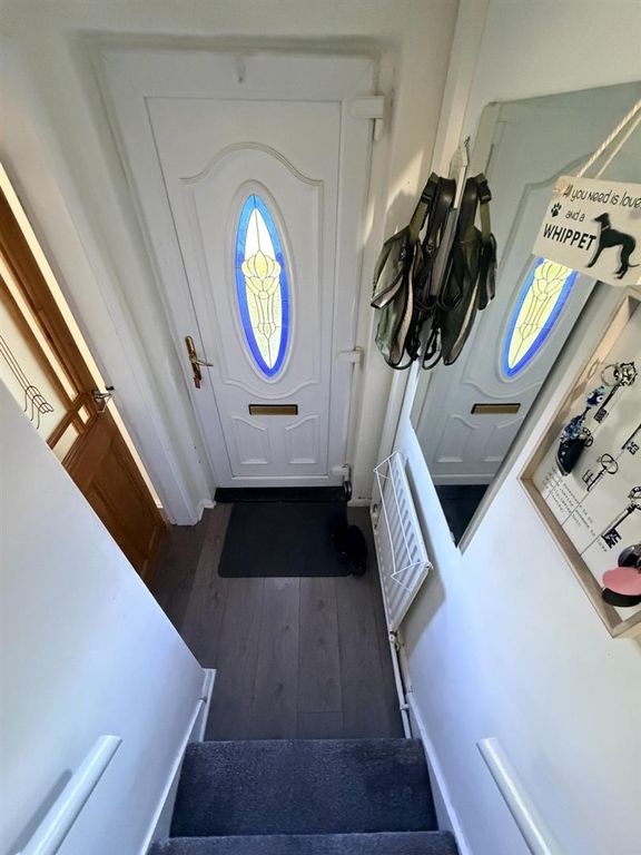 Property photo 2 of 14 Entrance