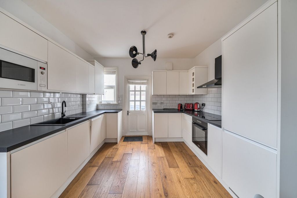 Property photo 3 of 17 Picture No. 14