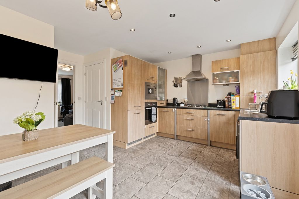 Property photo 2 of 23 4887052