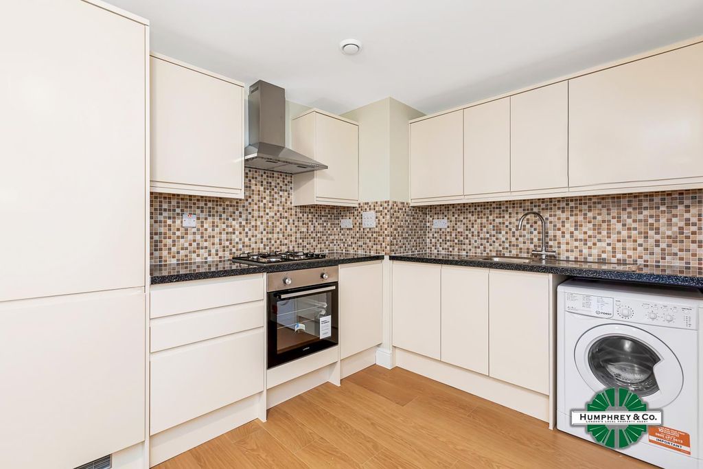 Property photo 3 of 10 One Bedroom Flat In Popular All New 'shannon Centr