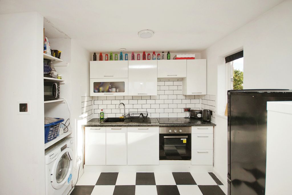 Property photo 2 of 5