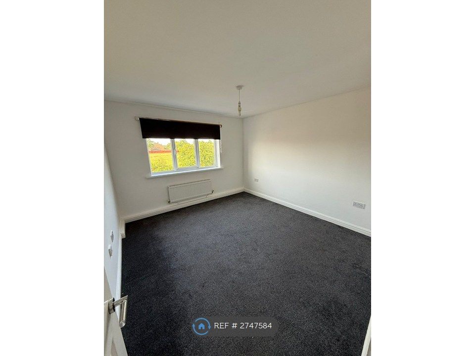 Property photo 3 of 6 Living Room