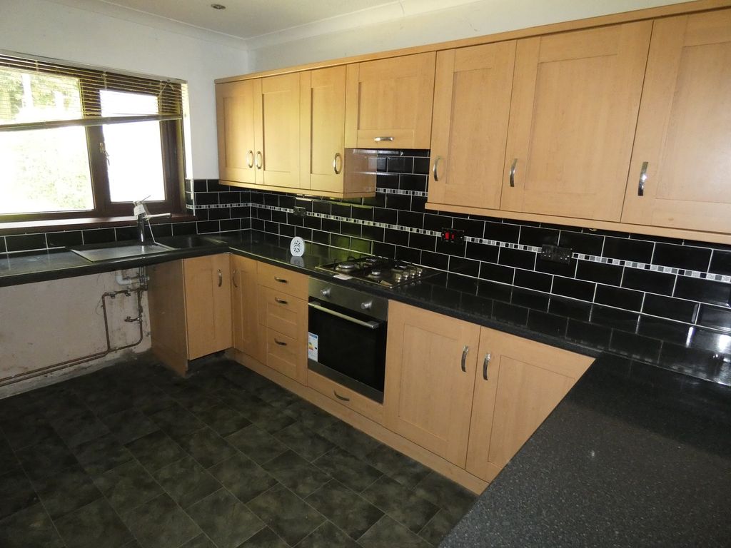 Property photo 3 of 7 Kitchen