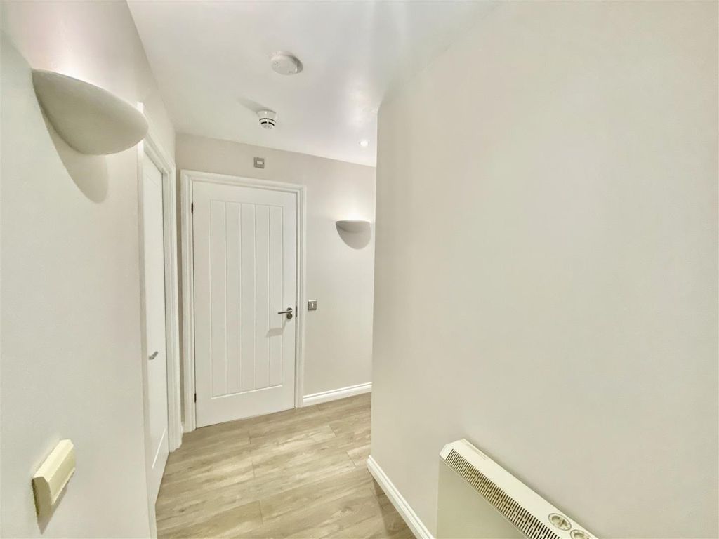 Property photo 3 of 19 Hallway