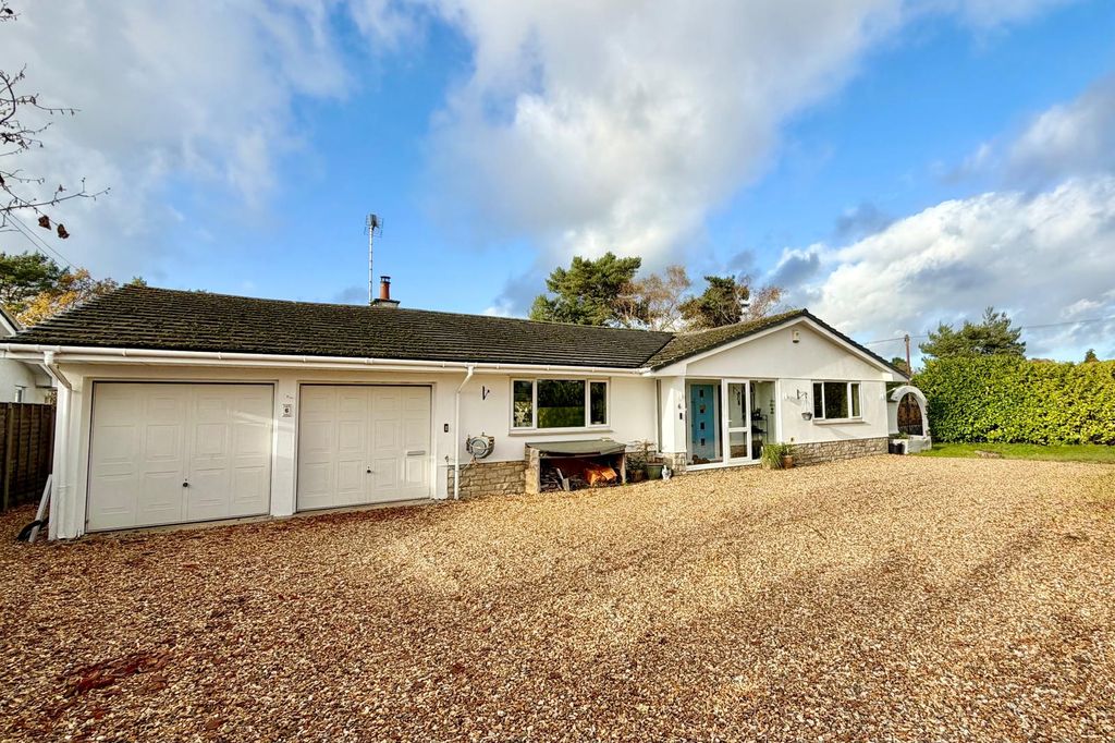 Property photo 1 of 33 Woodlinken Close, Verwood,  Bh31 6Bs