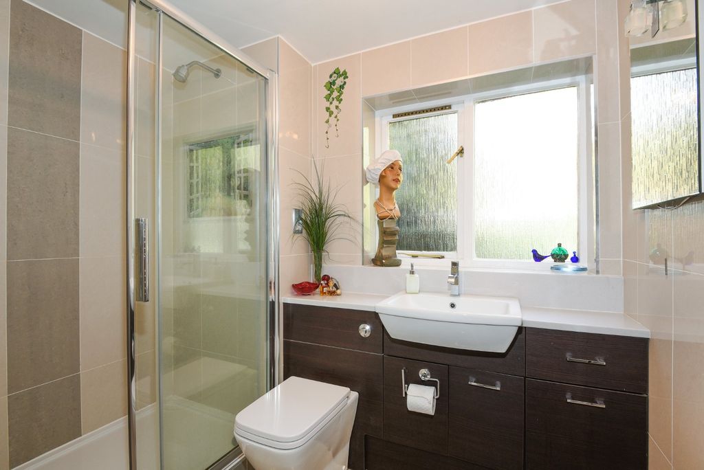 Property photo 2 of 6 Bathroom