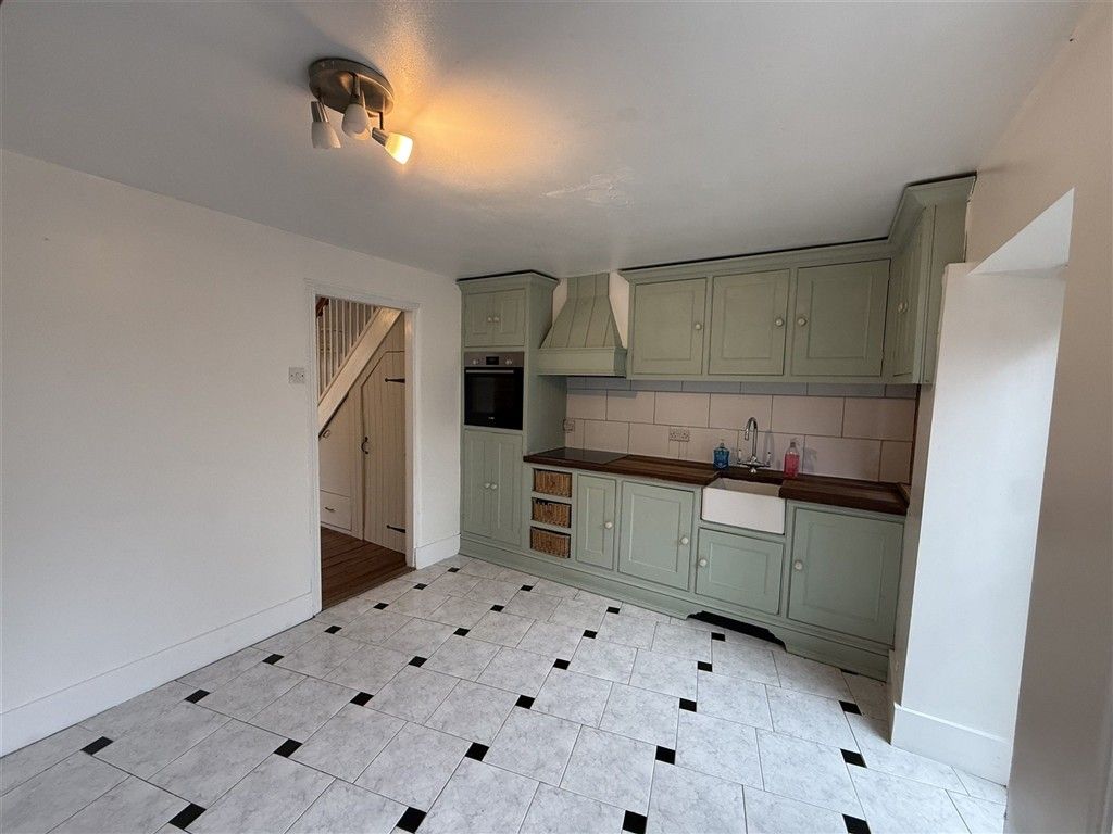 Property photo 1 of 10 Kitchen