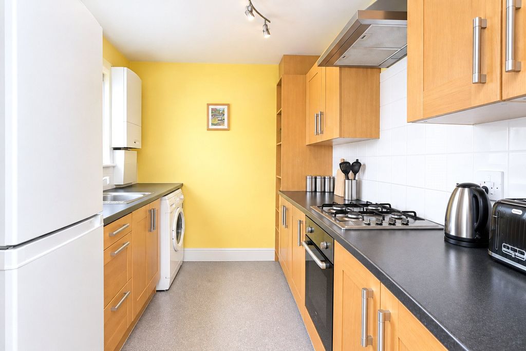 Property photo 2 of 7 Kitchen