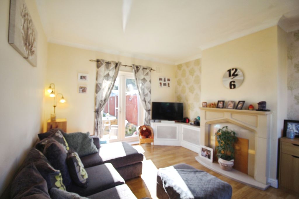 Property photo 2 of 11 Lounge