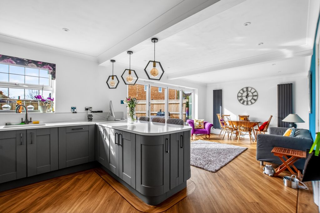 Property photo 3 of 20