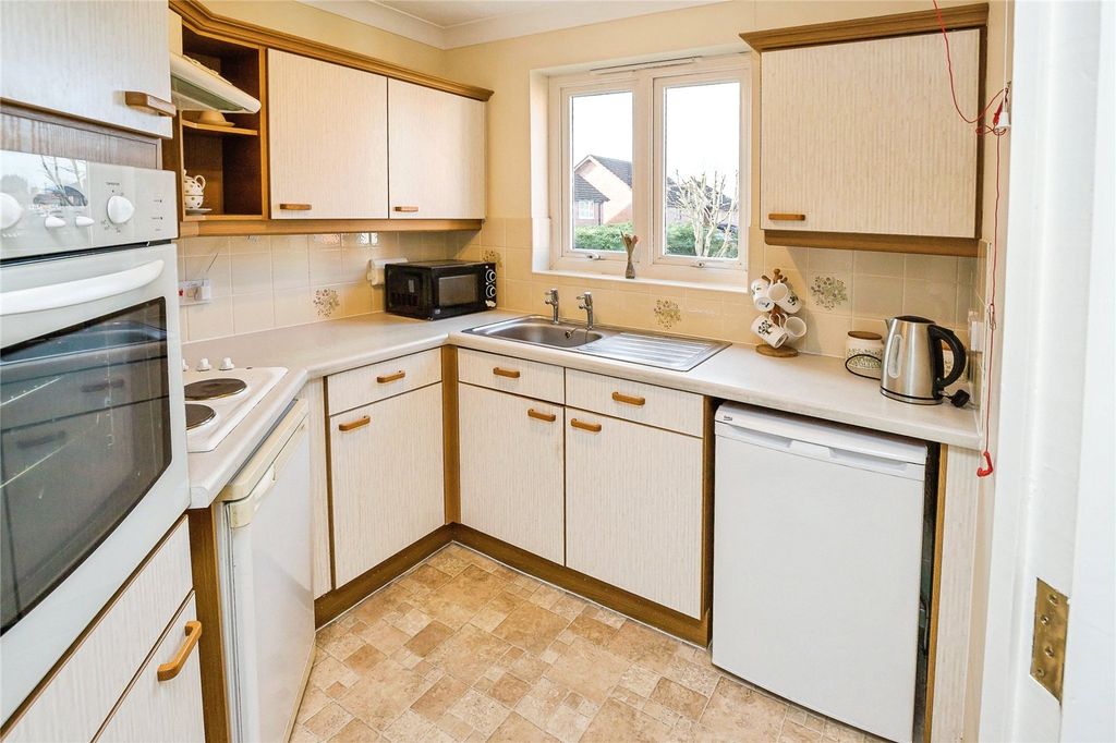 Property photo 2 of 12 Kitchen