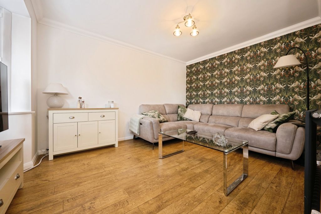 Property photo 3 of 23 Pbox-Img.Jpg