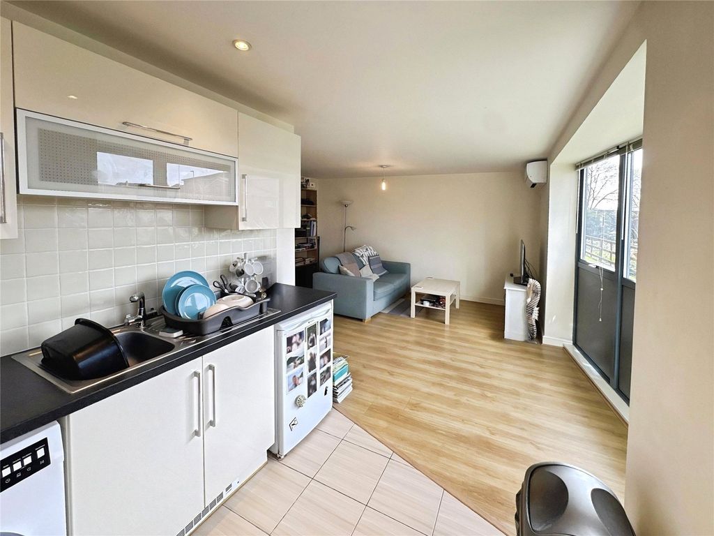 Property photo 2 of 12 Picture No. 15