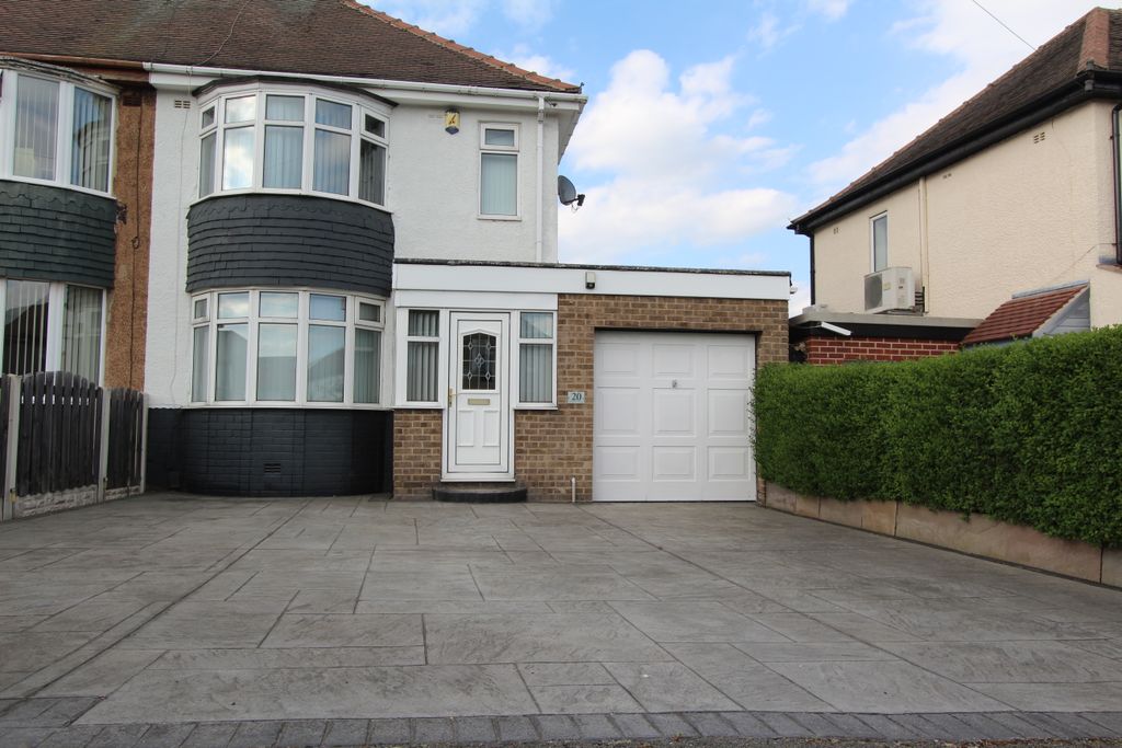 Property photo 1 of 15 2025-05-02 15.34.04