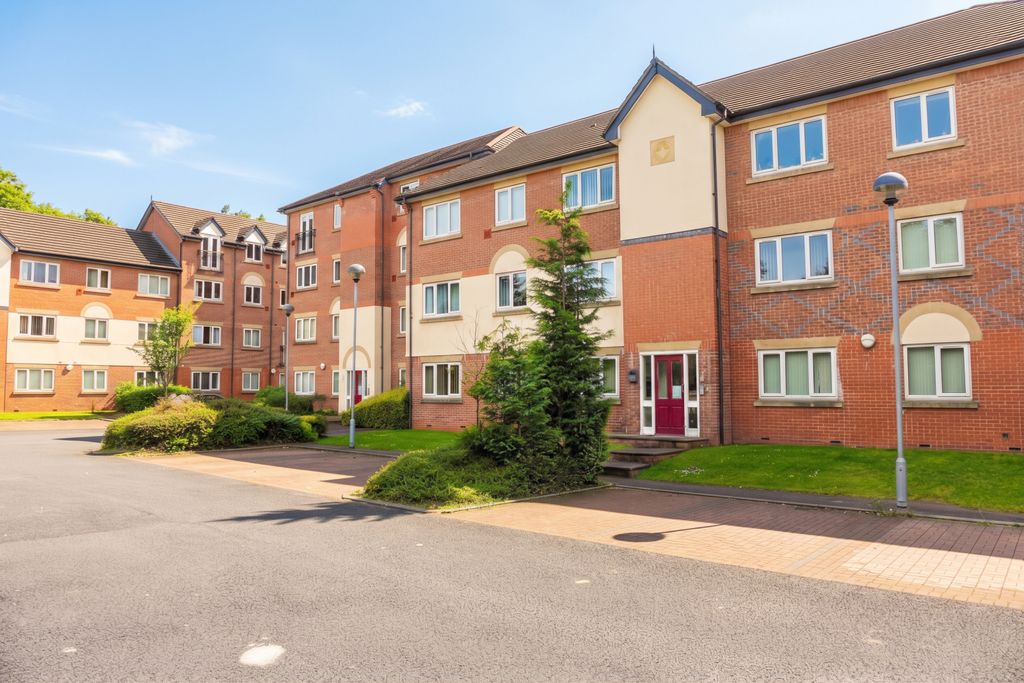 Property photo 1 of 9 Victoria Court, Whitefield, M45