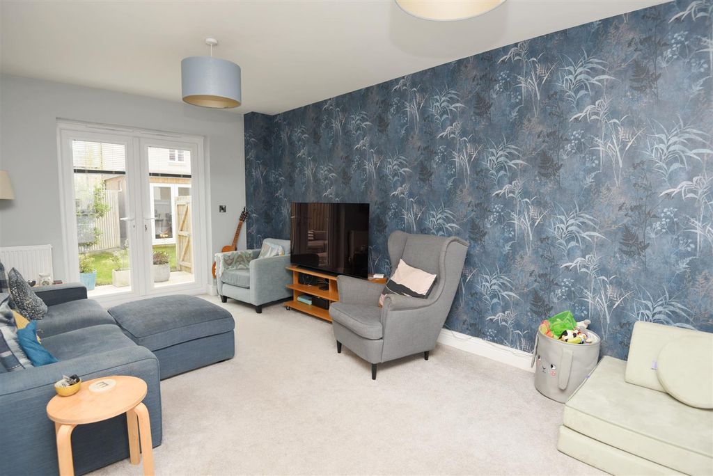 Property photo 2 of 10 Sitting Room