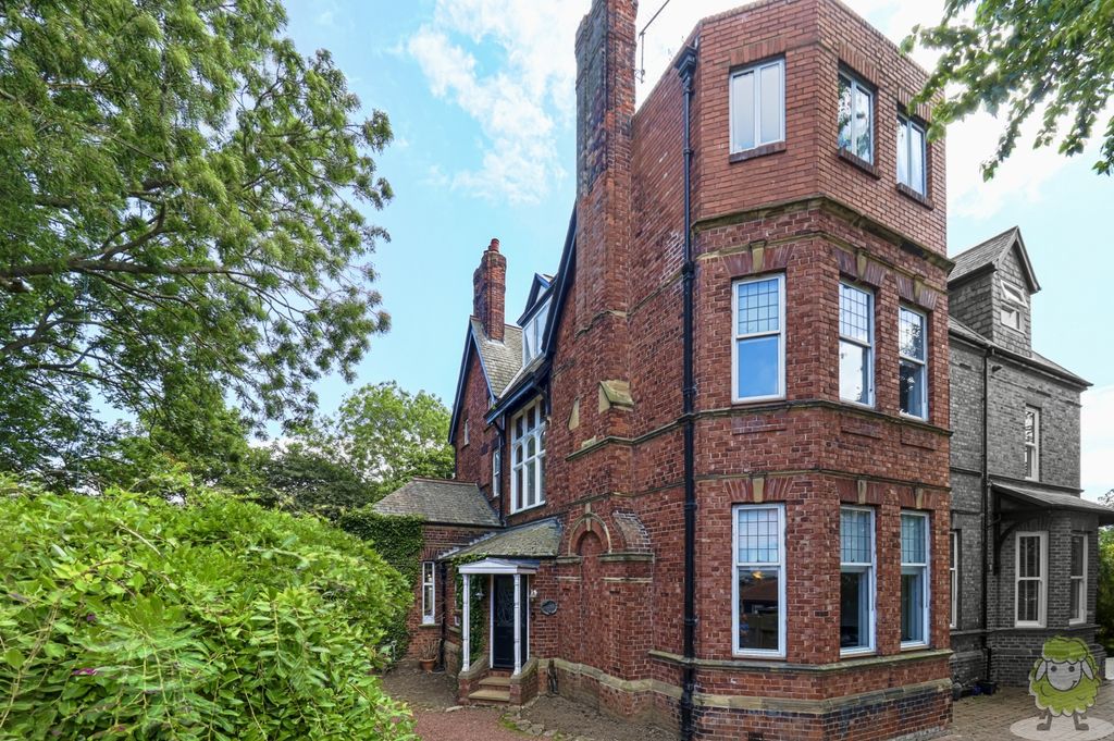 Property photo 2 of 27