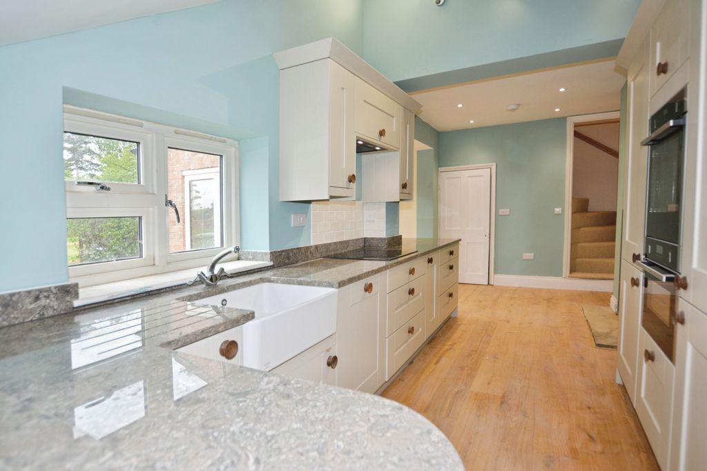 Property photo 2 of 20 Kitchen.