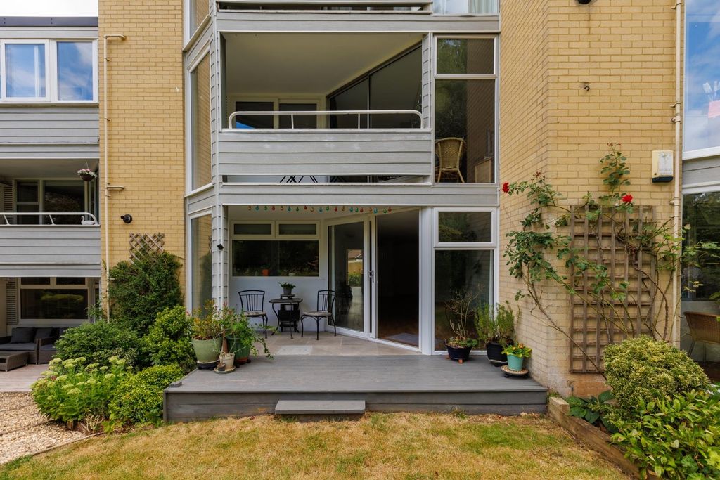 Property photo 2 of 23 Flat 8 Chesterfield House-15.Jpg