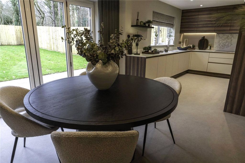 Property photo 2 of 33 Dining Area