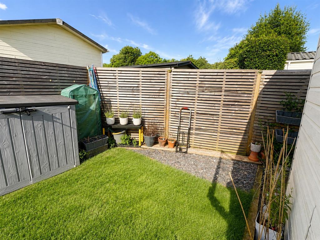 Property photo 2 of 21