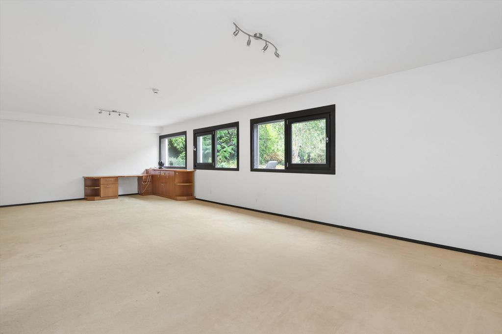 Property photo 3 of 13 Image