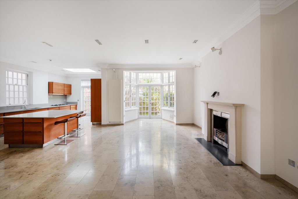 Property photo 2 of 18 Image