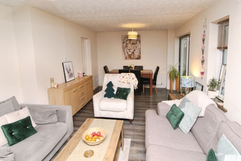 Property photo 3 of 18 Lounge/Diner