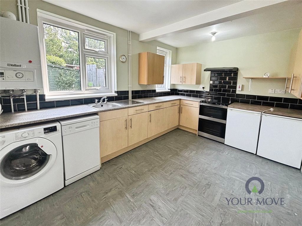 Property photo 3 of 9 Kitchen