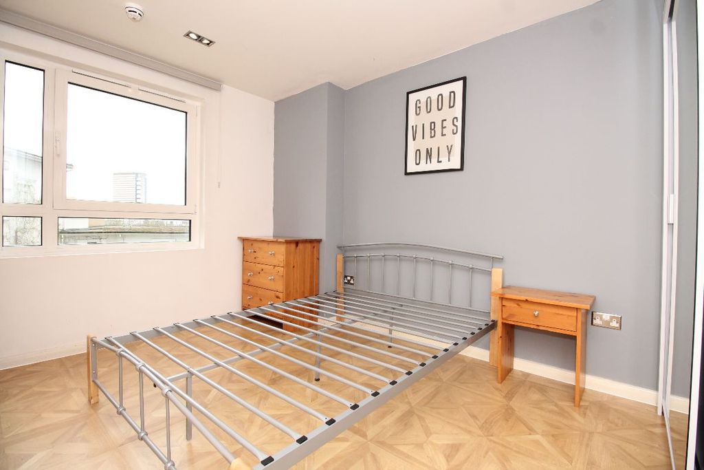 Additional image 11 of 1 bed flat to rentCity Tower, Limeharbour, Canary Wharf E14