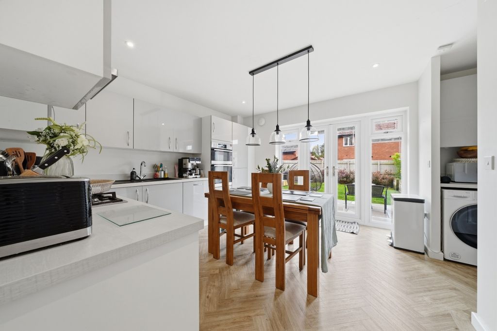 Property photo 3 of 18 5080773