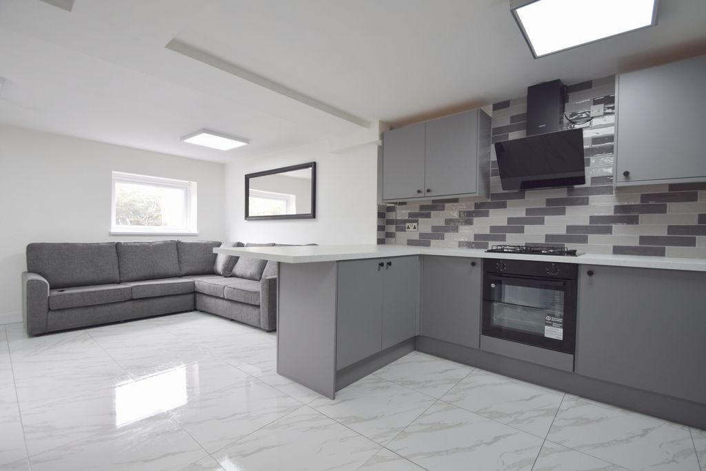 Property photo 1 of 15 Photo 13