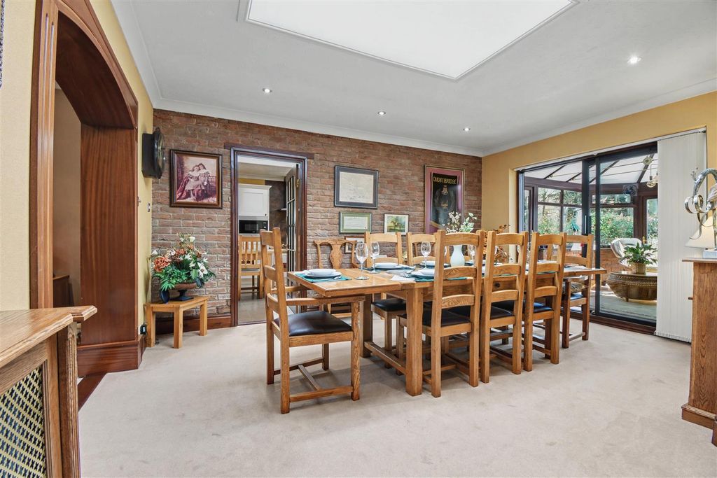 Property photo 3 of 40 Dining Room