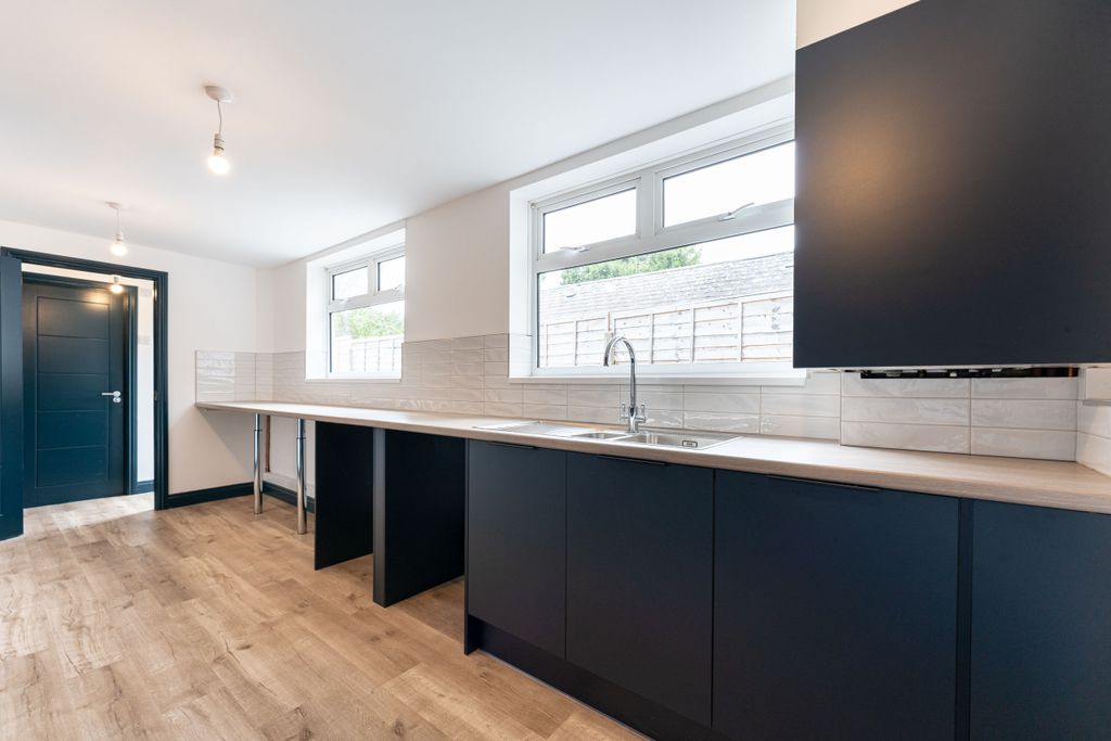 Property photo 3 of 18 160 Lightwood Road - By Ralph Media Group 01107