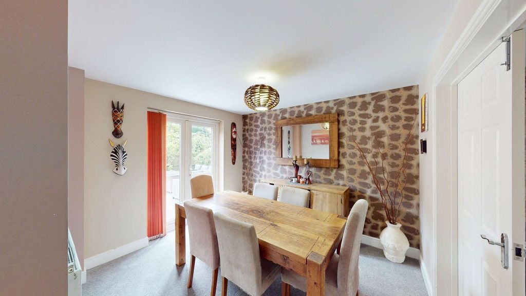 Property photo 3 of 21 Dining Room
