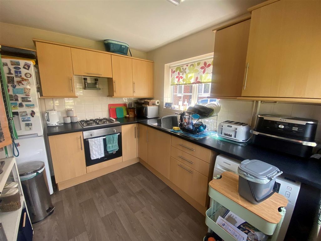 Property photo 3 of 9 Kitchen.Jpg