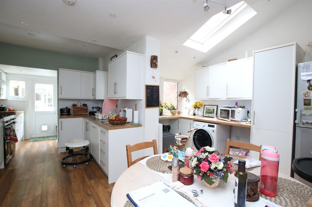 Property photo 3 of 12 Kitchen Diner.Jpg