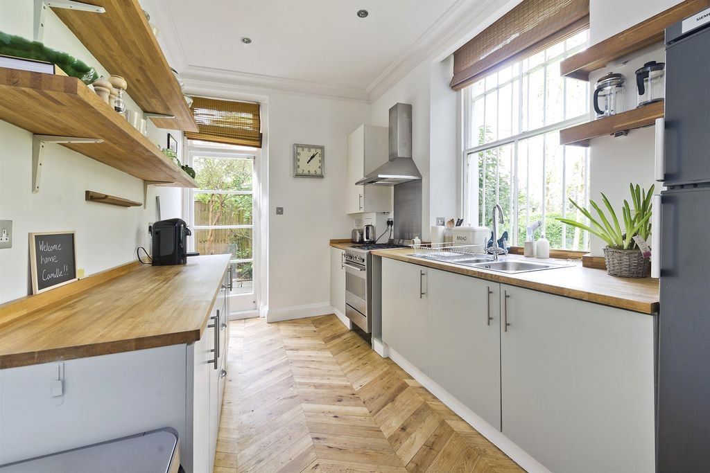 Property photo 2 of 12 Kitchen