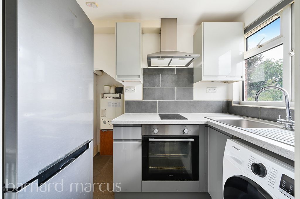 Property photo 2 of 7 Kitchen