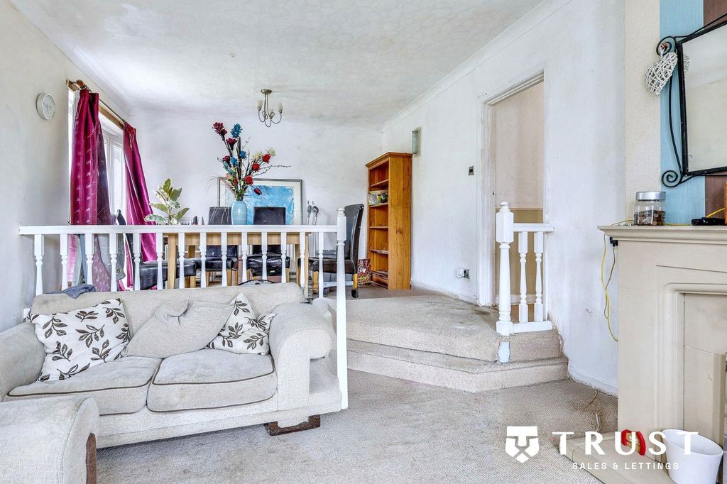 Property photo 3 of 19