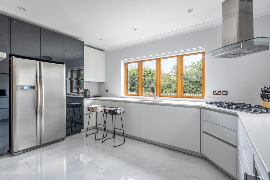 Property photo 3 of 16 Image